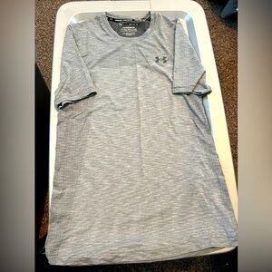 Men’s Under Armour Gray size medium “The Seamless tee”
